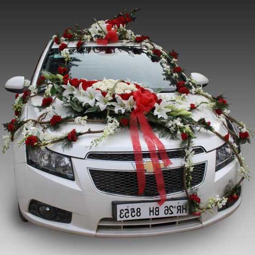 Оформление свадебного автомобиля цветами и тканью в Москве